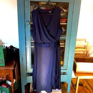 Navy V-neck City Chic Dress